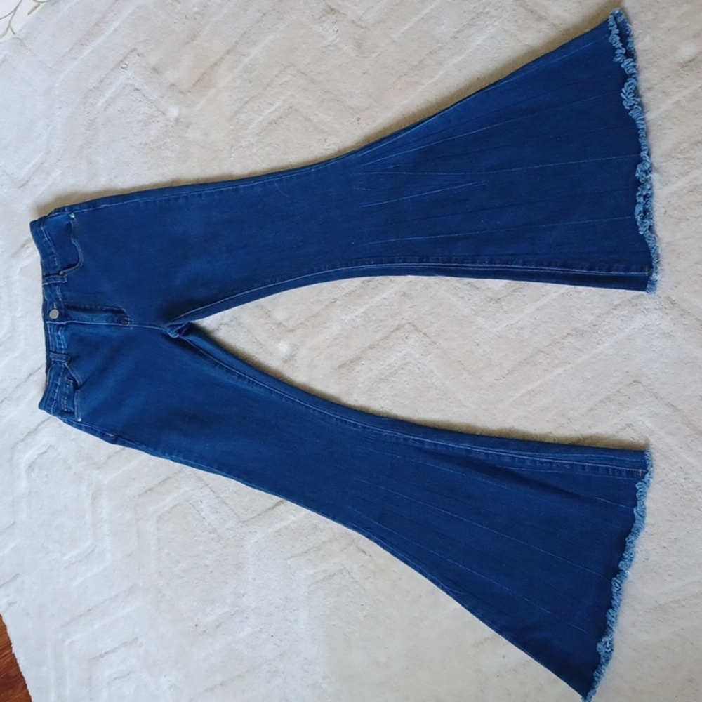 SHEIN - Wide Flare Leg Jeans Super High-Rise Darker Wash Excellent Condition